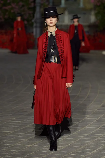 Look 25
